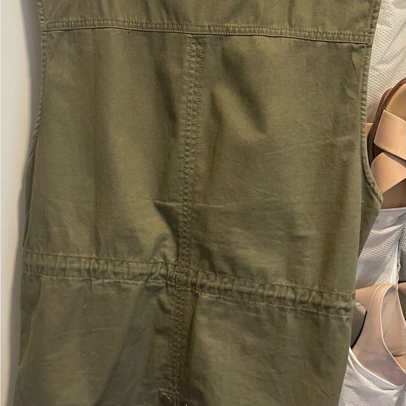 Army green zip/button vest - Picture 5 of 8